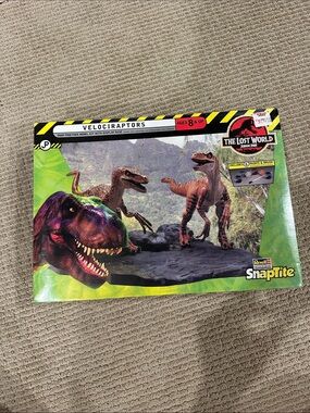 Revell SnapLite Velociraptors Playset - Green & Brown